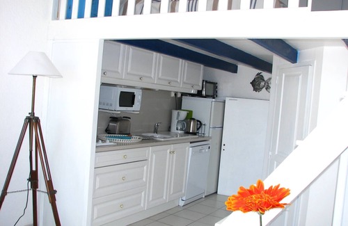 Meze Apartamento | Estudio de lujo 'pies en el agua' (3 metros del estanque).