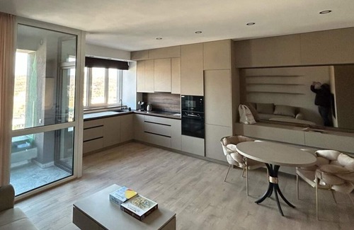 Tirgu Mures Apartamento | Luxurious studio with WiFi and AC in delightful Târgu Mureș