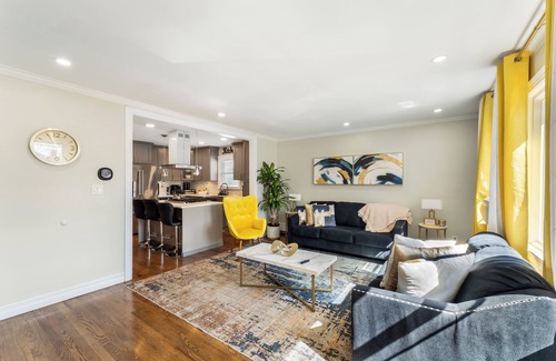 Irvington Apartamento | Luxurious Suburban 3BR Oasis