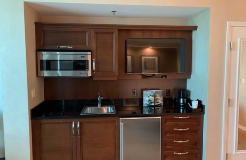Las Vegas Condominio | Luxurious Suite with Pool View and Walking Distance from The Las Vegas Strip!