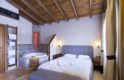 Orhangazi Casa | Luxurious Suits Surrounded by Nature with Jacuzzi & Shared Pool in Bursa