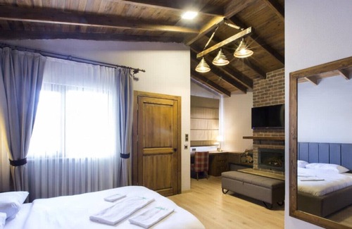 Orhangazi Casa | Luxurious Suits Surrounded by Nature with Jacuzzi & Shared Pool in Bursa