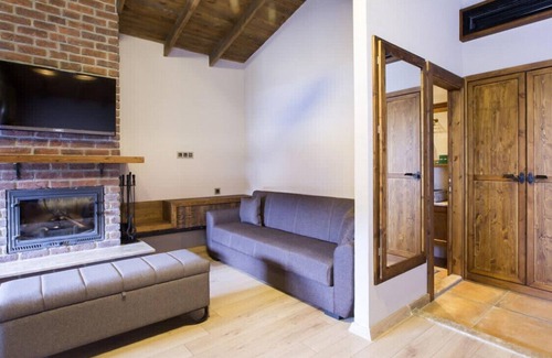 Orhangazi Casa | Luxurious Suits Surrounded by Nature with Jacuzzi & Shared Pool in Bursa