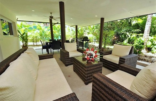 Bang Po Villa | Luxurious Thai-style Villa With a Swimming Pool Just 20 Meters From Beach Access