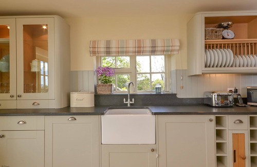 Llanystumdwy Cabaña | Luxurious Three Bedroom Farmhouse with Sea Views in Llanystumdwy | Bryn-Du
