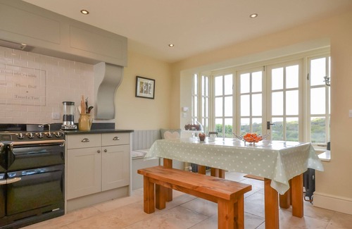 Llanystumdwy Cabaña | Luxurious Three Bedroom Farmhouse with Sea Views in Llanystumdwy | Bryn-Du