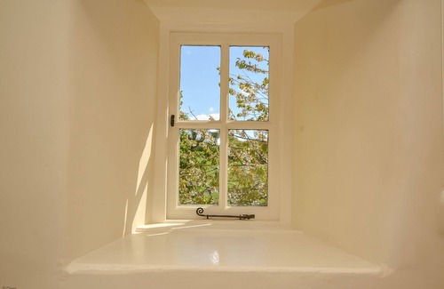 Llanystumdwy Cabaña | Luxurious Three Bedroom Farmhouse with Sea Views in Llanystumdwy | Bryn-Du