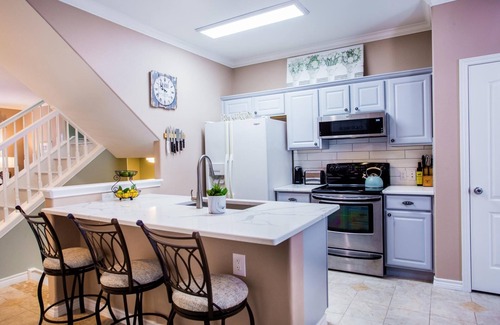 Corpus Christi Condominio | Luxurious Townhome Overlooking Tropical Pool