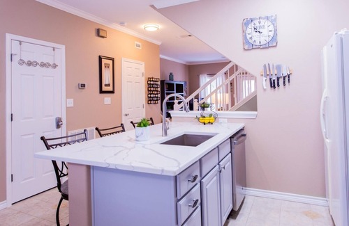 Corpus Christi Condominio | Luxurious Townhome Overlooking Tropical Pool