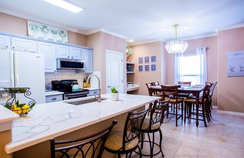 Corpus Christi Condominio | Luxurious Townhome Overlooking Tropical Pool