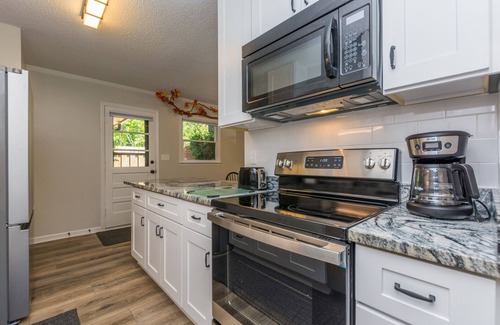 Lexington Condominio | Luxurious Townhome, Peace of Nature, King bed, Extended Stay