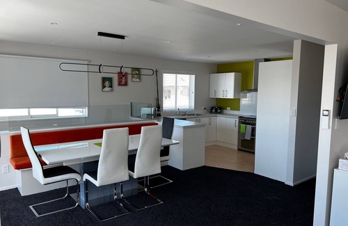 Sydenham Casa | Luxurious tranquil getaway, romantic garden, led lighting and spa.