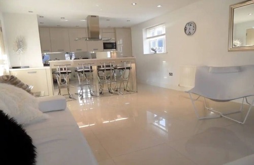 Dickens Heath Apartamento | Luxurious Tranquil Penthouse in Birmingham