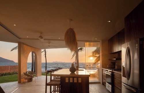 Barra de Potosí Condominio | Luxurious tropical villa facing the beach