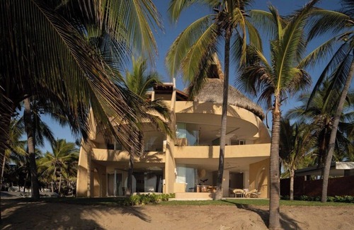Barra de Potosí Condominio | Luxurious tropical villa facing the beach