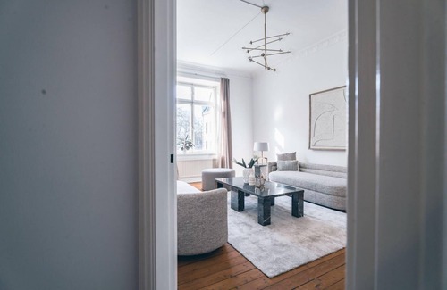 Albano Apartamento | Luxurious turn-of-the-century apartment in the center of Stockholm City.