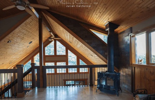Julian Cabina | Luxurious & Unique Craftsman Style Cabin in Julian California