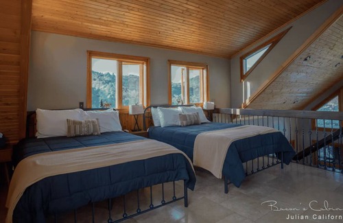 Julian Cabina | Luxurious & Unique Craftsman Style Cabin in Julian California