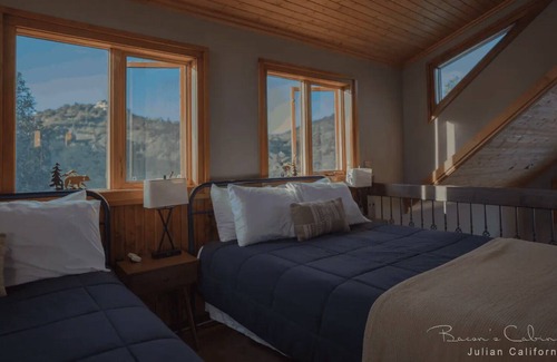 Julian Cabina | Luxurious & Unique Craftsman Style Cabin in Julian California