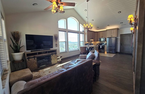 Apple Valley Casa | Luxurious-unique-tranquil Retreat. By Zion'sPark-GrandCanyon-Hike/Bike/Relax