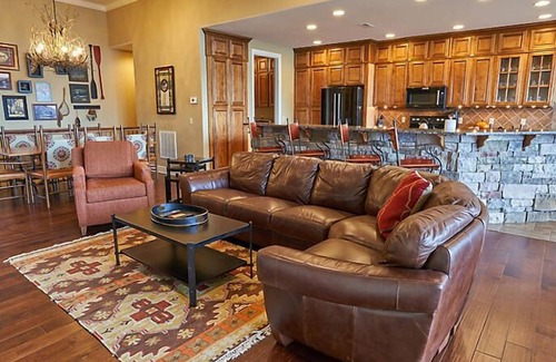 Ridgedale Complejo | ¡Unidades de lujo en The Cliffs at Long Creek!