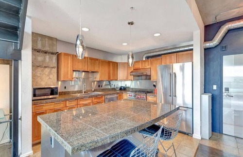 Five Points Casa | Luxurious Uptown Denver Loft with Stunning Views