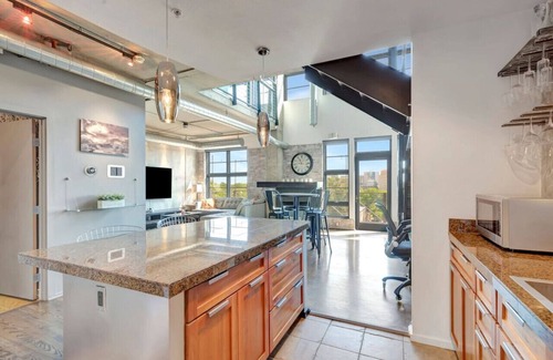 Five Points Casa | Luxurious Uptown Denver Loft with Stunning Views