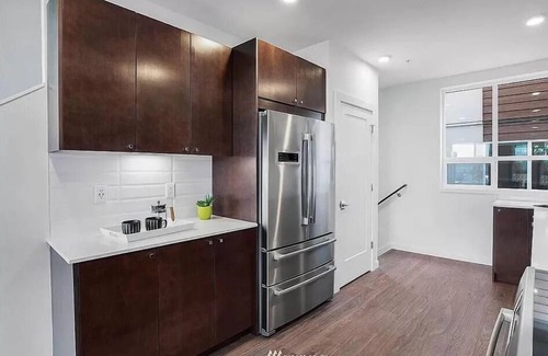 Whittier Heights Casa | Luxurious Urban Retreat
