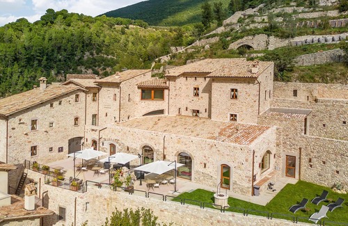 Scheggino Apartamento | Alojamiento de 2 habitaciones en Scheggino