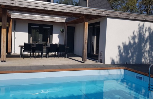 Oostkapelle Casa | Luxurious vacation villa for 10 people with heated pool and sauna in a dream location