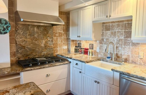 Estate Southgate Casa | Luxurious Villa - Downstairs Level with Patio