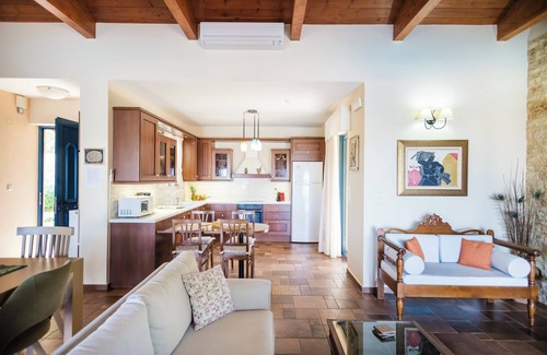 Giannoudion Casa | Luxurious villa, idyllic view, 5km from town & beach, total privacy, large pool