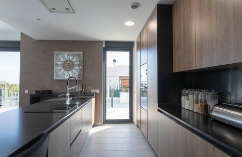 Busot Villa | Lujosa Villa Reina Helena con piscina privada!