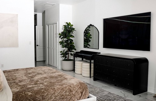 Englewood East Casa | Luxurious Villa