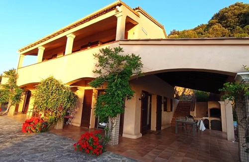 Calcatoggio Villa | Villa de lujo con impresionantes vistas panorámicas al mar y la montaña