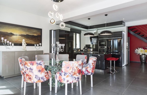 Villenave-d'Ornon Villa | Villa de lujo con piscina climatizada 5 dormitorios + 5 baños - 10 personas Burdeos