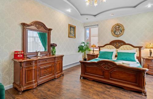 Sector 1 Apartamento | Luxurious Villa with Lush Garden and Huge Terrace near Herastrau Park