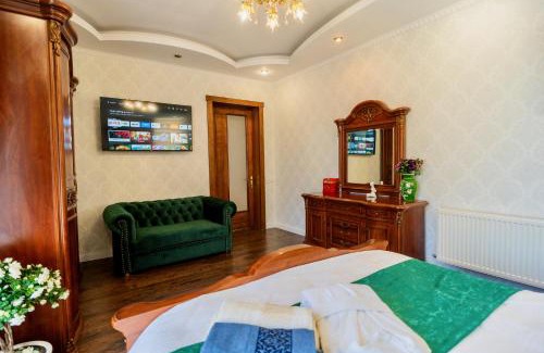 Sector 1 Apartamento | Luxurious Villa with Lush Garden and Huge Terrace near Herastrau Park