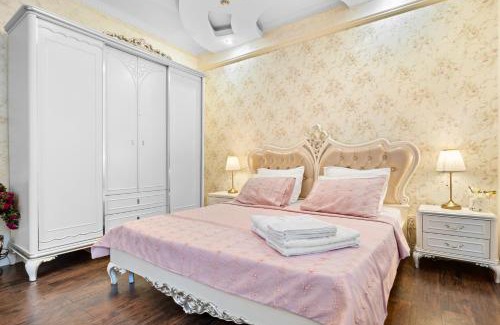 Sector 1 Apartamento | Luxurious Villa with Lush Garden and Huge Terrace near Herastrau Park