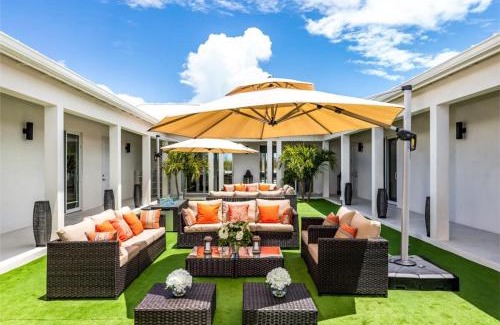 Leeward Settlement Villa | Luxurious Waterfront Sunset Bay Villa