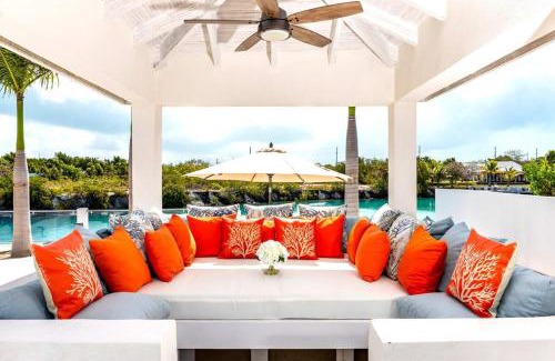 Leeward Settlement Villa | Luxurious Waterfront Sunset Bay Villa