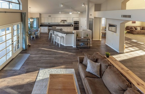 The Islands Casa | Luxurious Waterfront 5 Bedroom Home with Private Boat and Dock