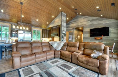 Ridgefield Casa | Luxurious Waterfront Retreat with Private Pond!