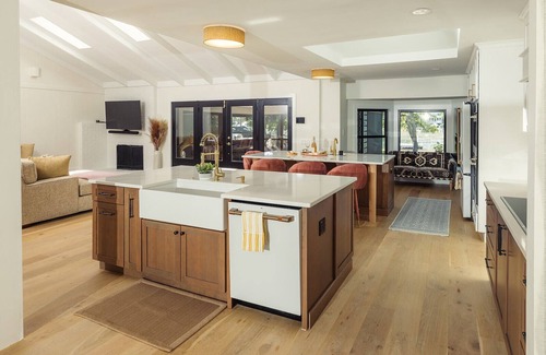 Folly Beach Casa | Luxurious Waterfront Getaway, minutes from Folly Beach