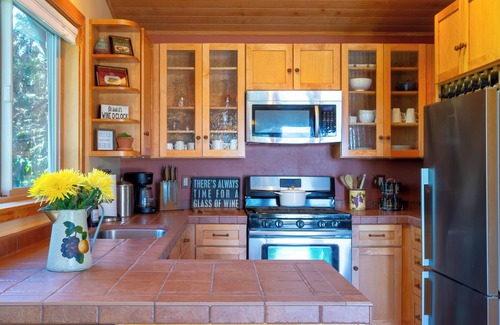 Freestone Cabaña | Luxurious wine country retreat with private pool, hot tub & spectacular views