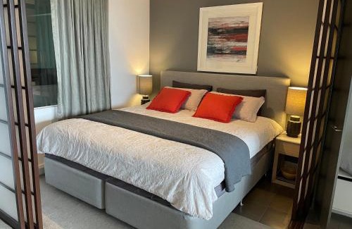 South Yarra Apartamento | Luxurious with city views, free parking on premises & Wi Fi