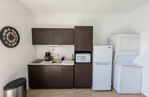 Arecibo Apartamento | LuxuriousApt Private Hot Tub /BBQ