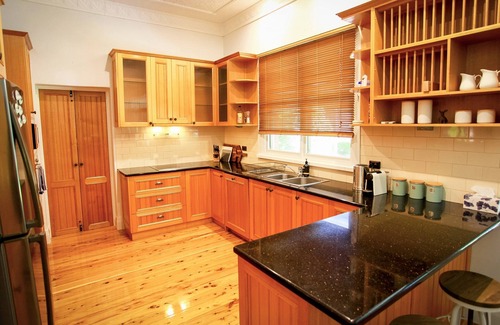 Wagga Wagga Casa | Luxuriously appointed, recently renovated 4 bed, 3 bath home in CBD