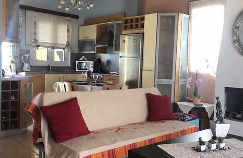 Chrysoupolis Apartamento | ¡Apartamento de lujo con balcón cerca de Keramoti!