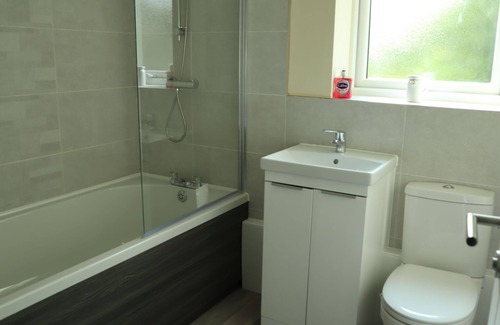 Burton on Trent Apartamento | Luxury 1 & 2 bed open plan apartments with free internet services